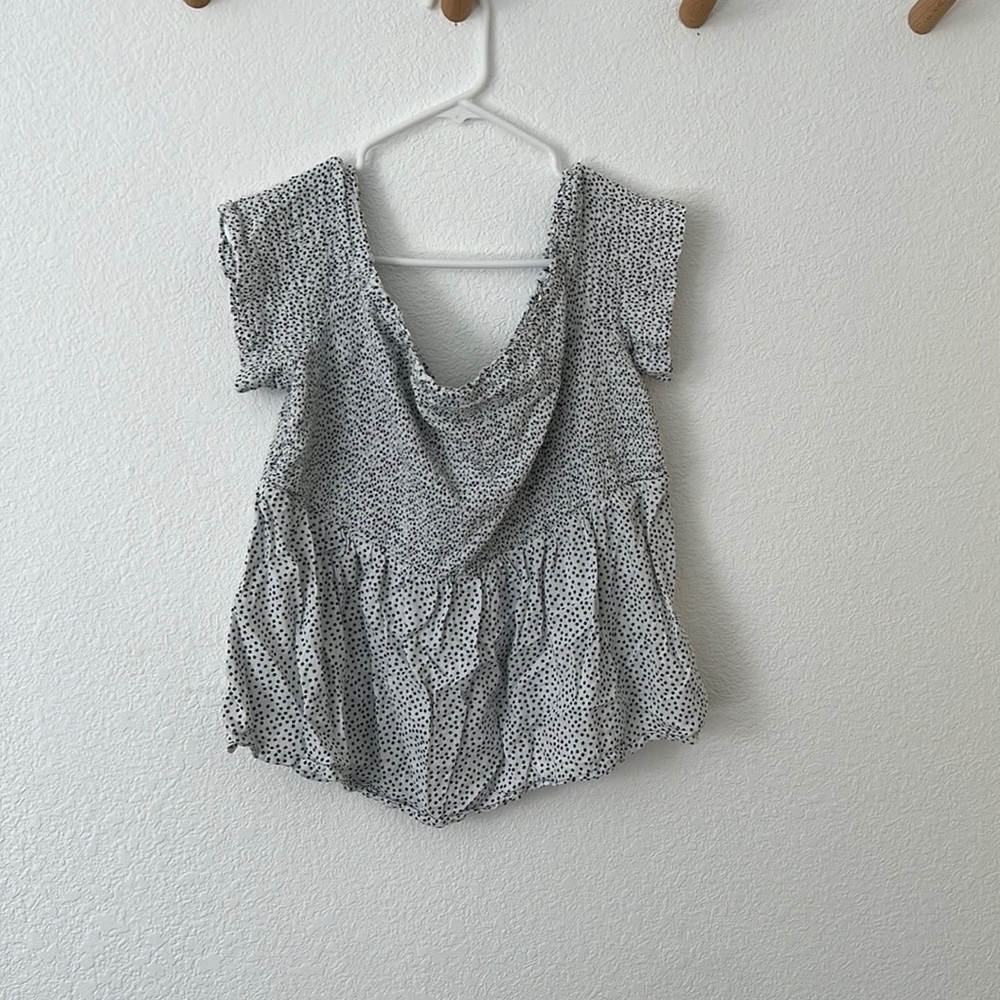 Stretchy summer top white with blue dots